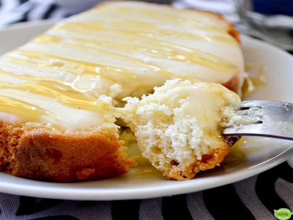 BUTTER POUND CAKE WITH VANILLA FROSTING