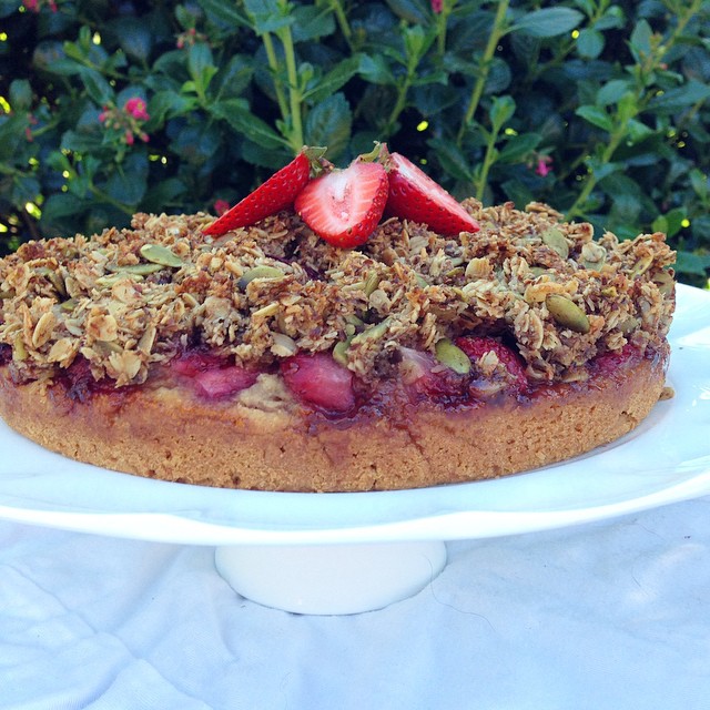 Strawberry Crumble Cake