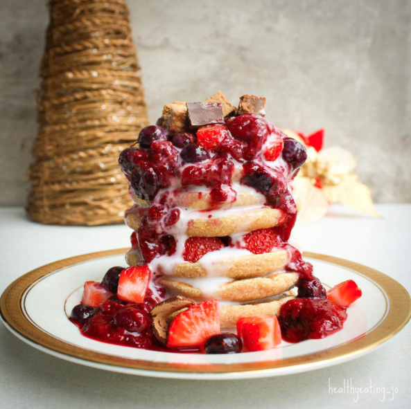 BERRIES AND CREAM PANCAKES