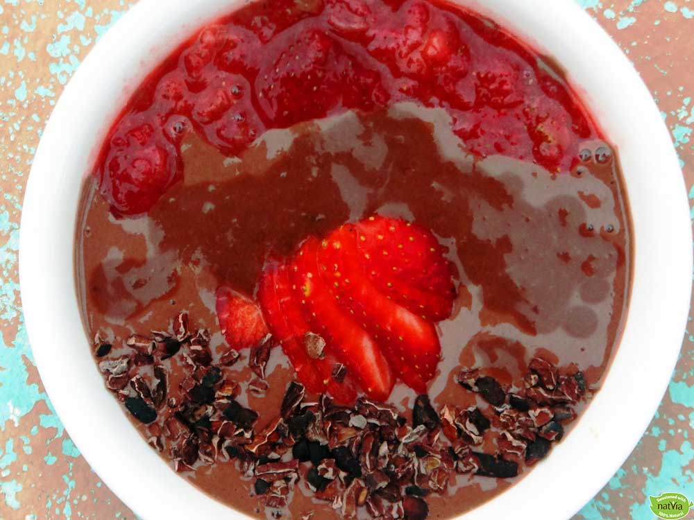 CHOCOLATE COVERED STRAWBERRY SMOOTHIE BOWLS