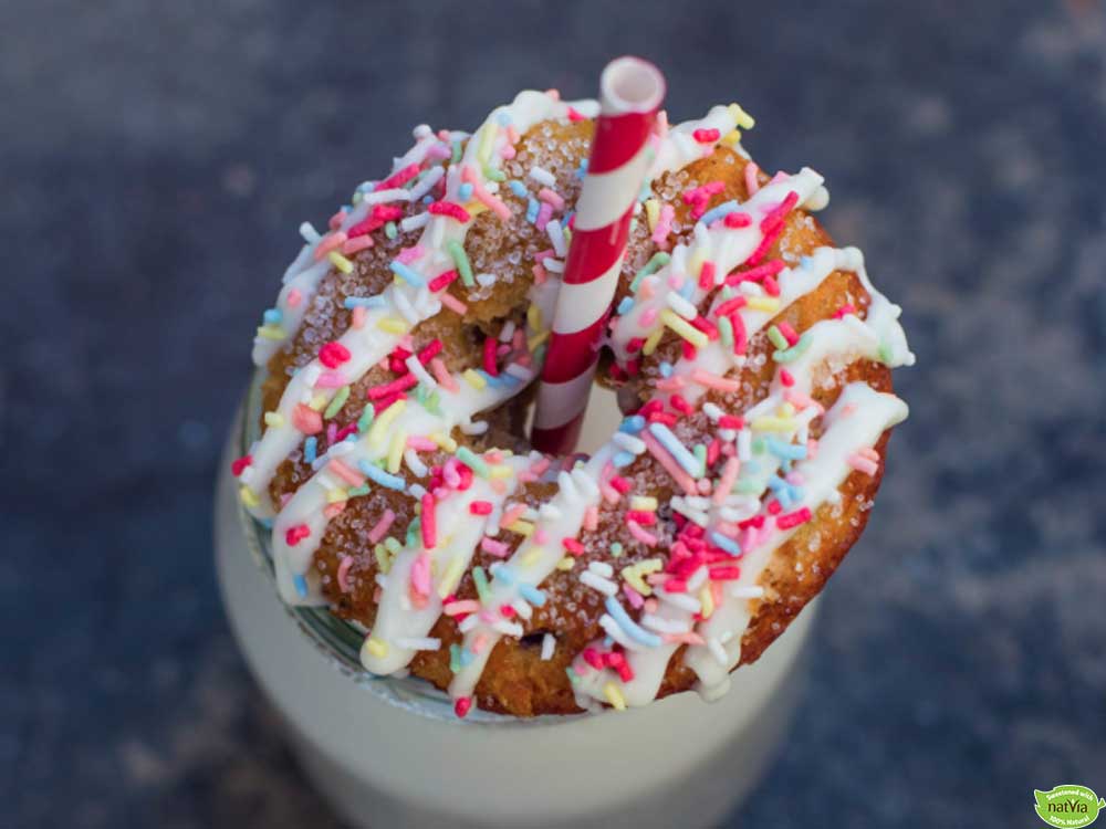 HEALTHY BANANA CHOCOLATE CHIP PROTEIN DOUGHNUTS
