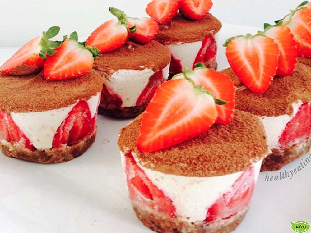 RAW VEGAN VANILLA STRAWBERRY CHEESECAKES