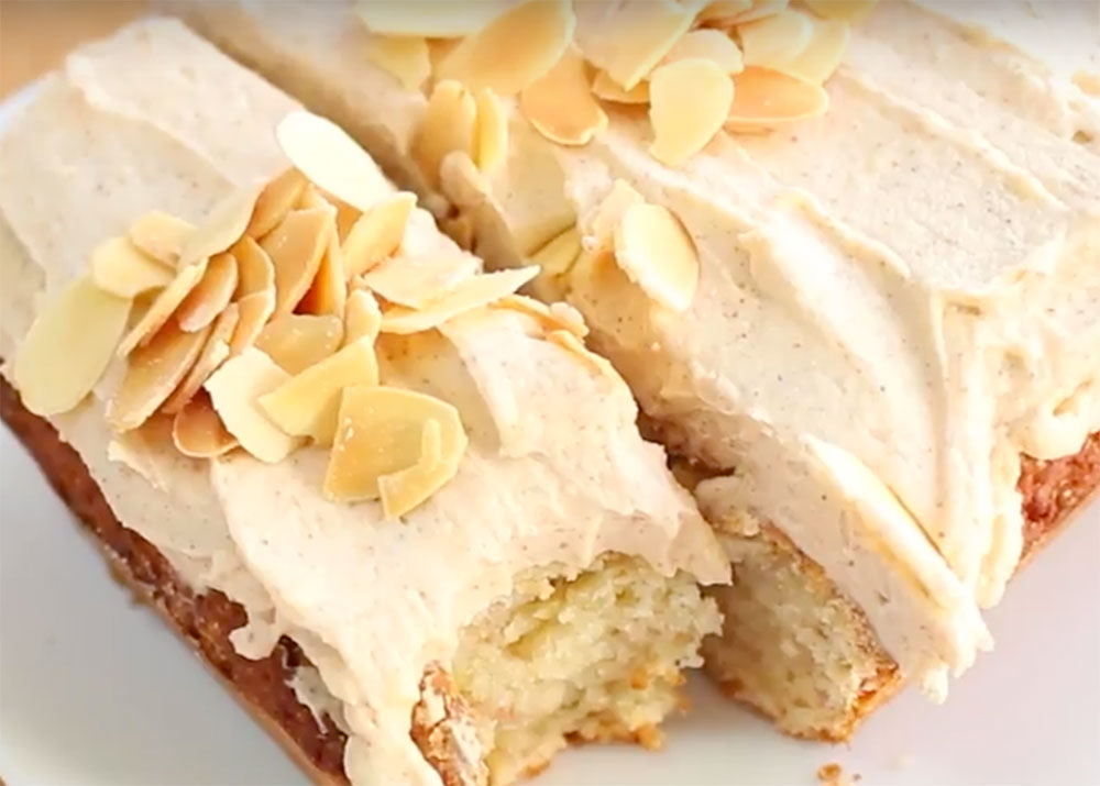 EASY BANANA CAKE WITH SUGAR FREE ICING