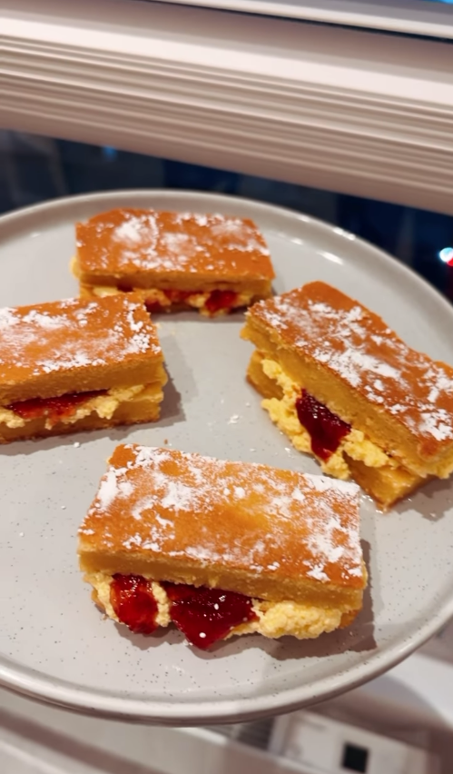 Victoria Sponge Sandwiches