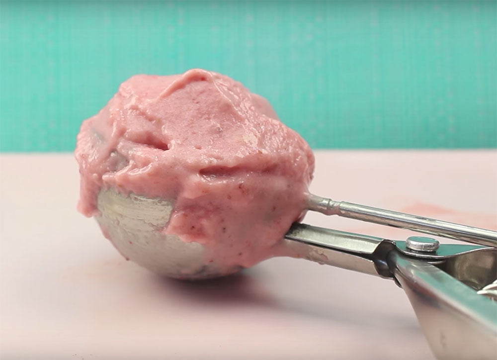 STRAWBERRY POUND CAKE