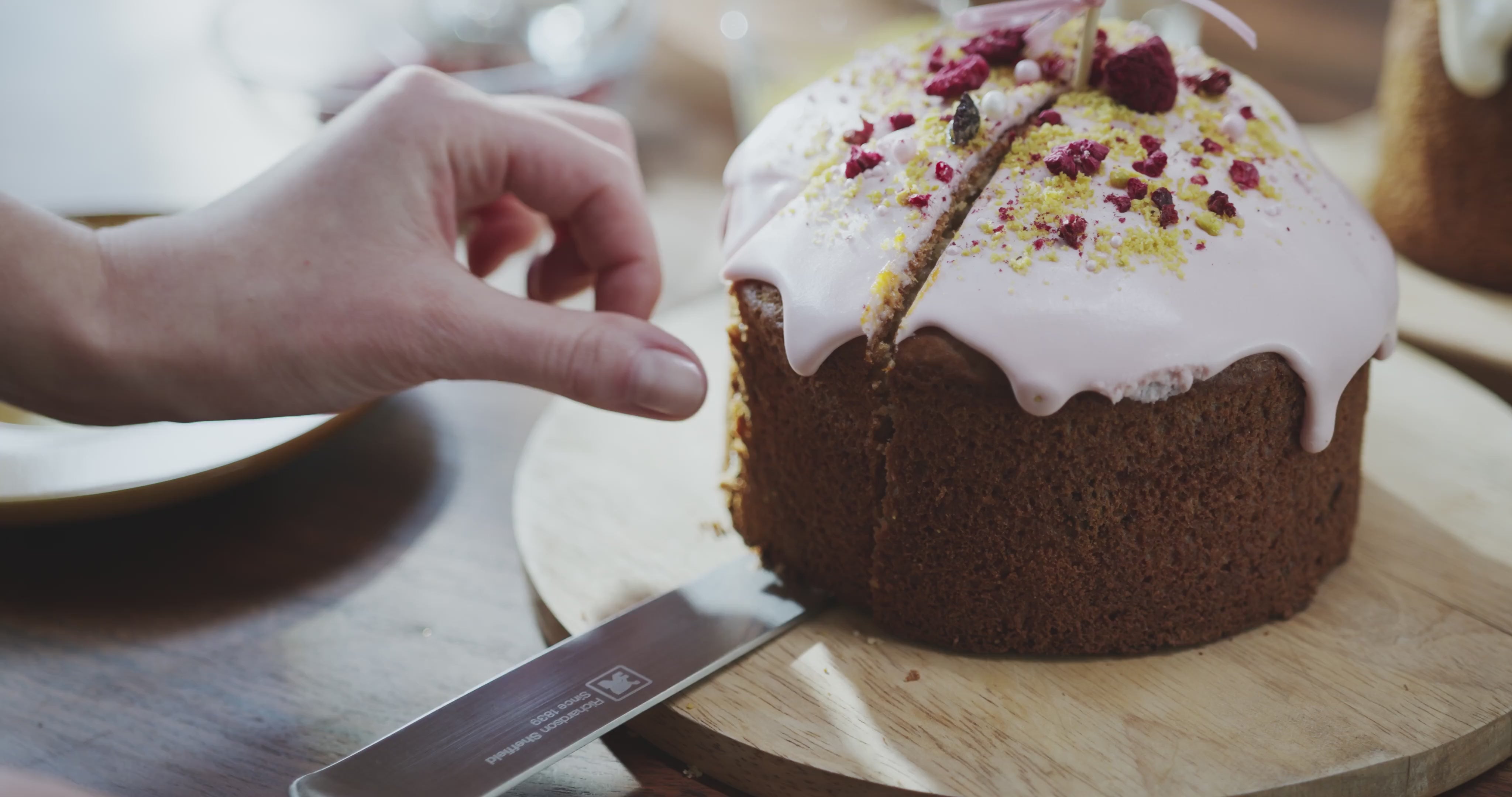 Load video: Cake recipe using natvia