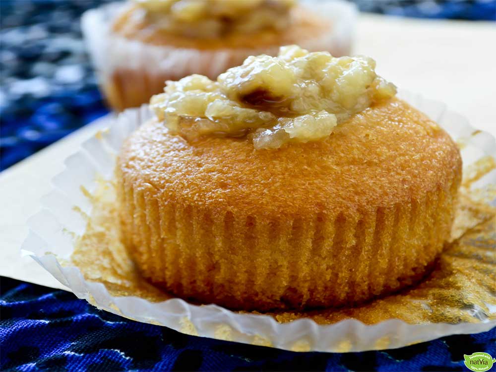 VANILLA CUPCAKES WITH CARAMELISED BANANAS