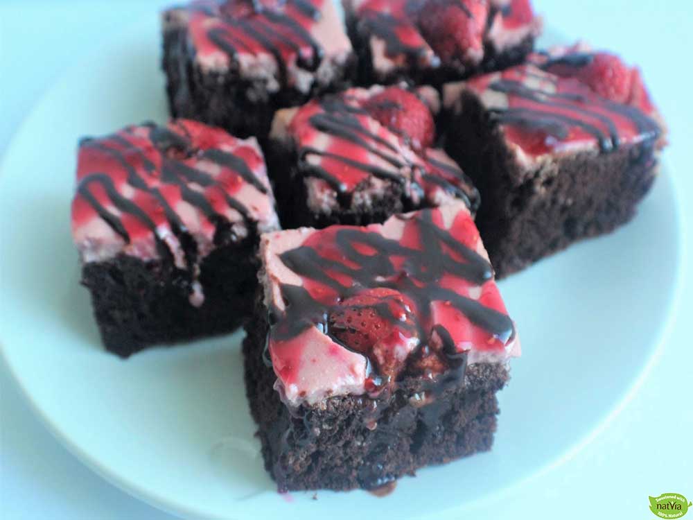 STRAWBERRY CHEESECAKE BROWNIES