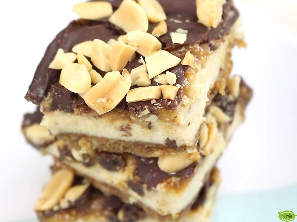 VEGAN SNICKERS CHEESECAKE SLICE