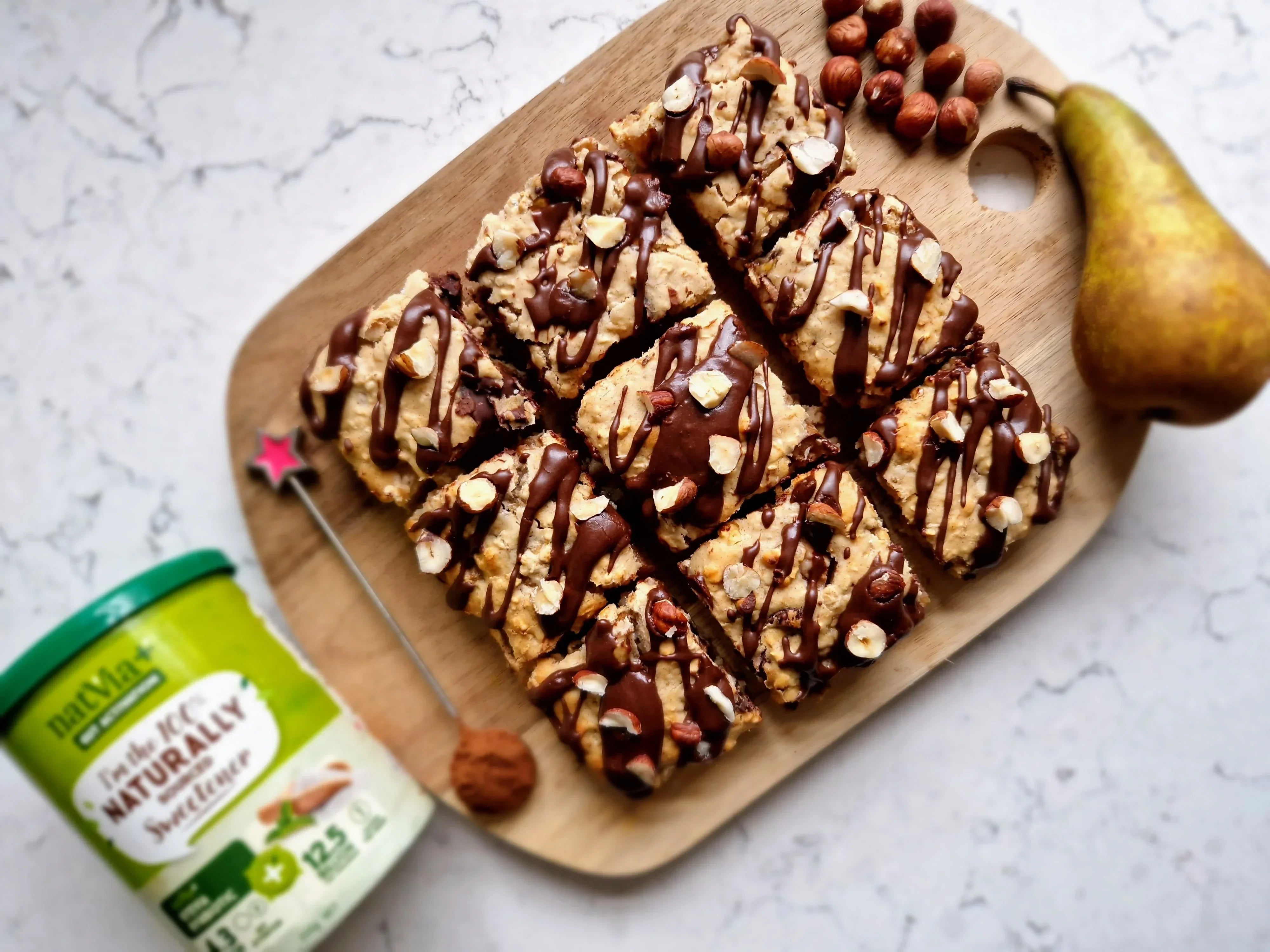 Pear, Dark Chocolate & Hazelnut Oat Bars