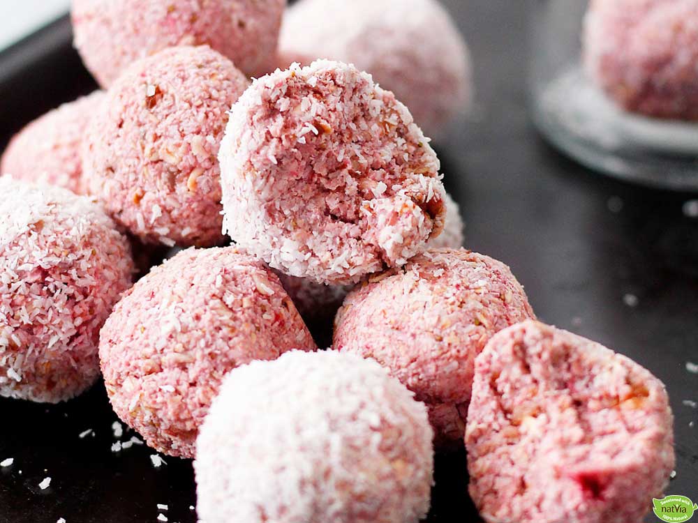 BERRY COCONUT BLISS BALLS