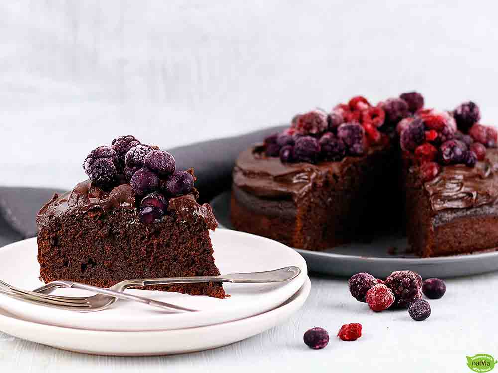 Chocolate-cake-with-berries