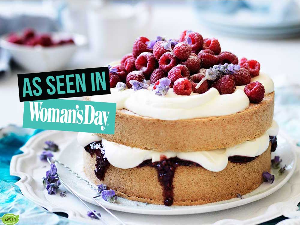 Cinnamon-Sponge-with-Raspberries-and-Lavender