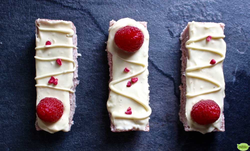 NO BAKE RASPBERRY AND WHITE CHOCOLATE SQUARES