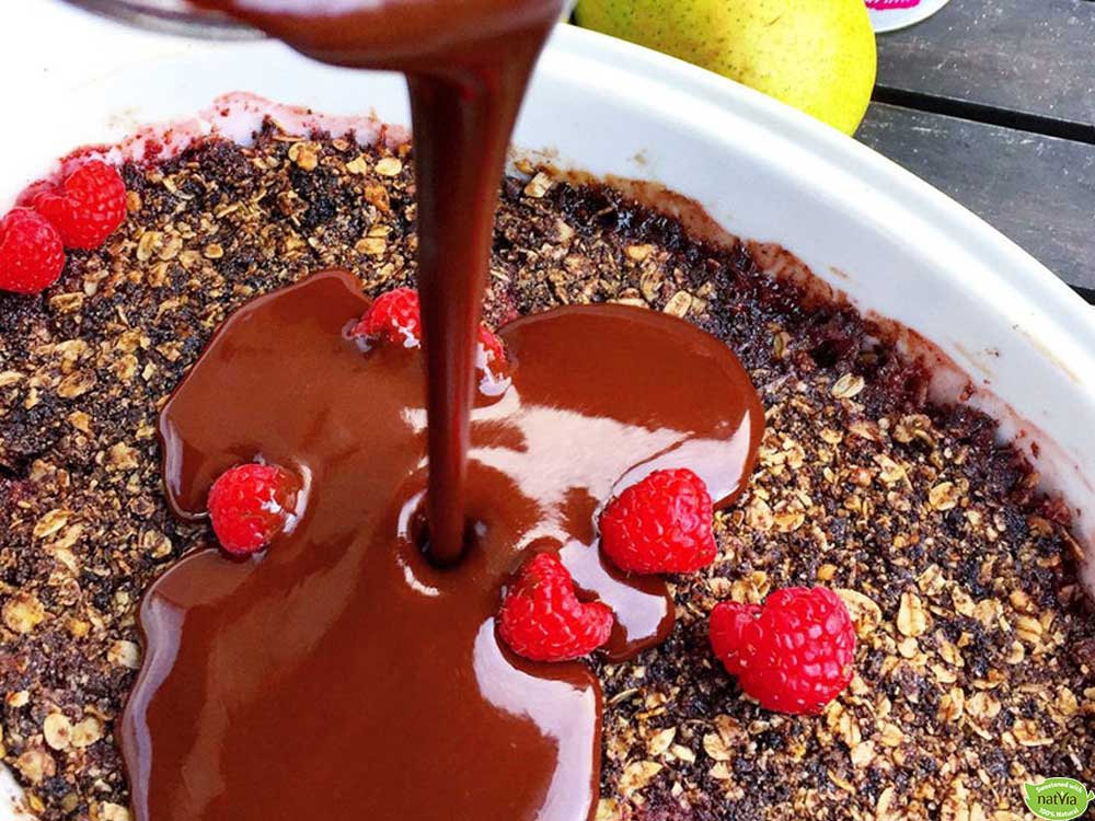 SUGAR-FREE CHOCOLATE PEAR AND BERRY CRUMBLE