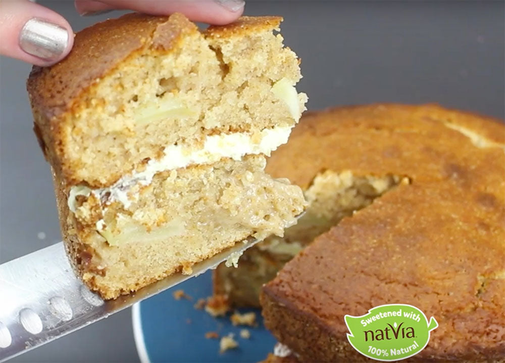 SIMPLE APPLE CINNAMON CAKE