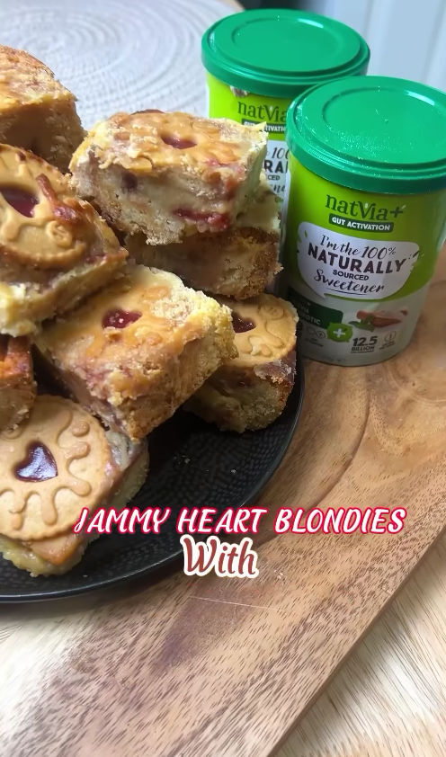 JAMMY HEART BLONDIES WITH NATVIA SYNBIOTIC