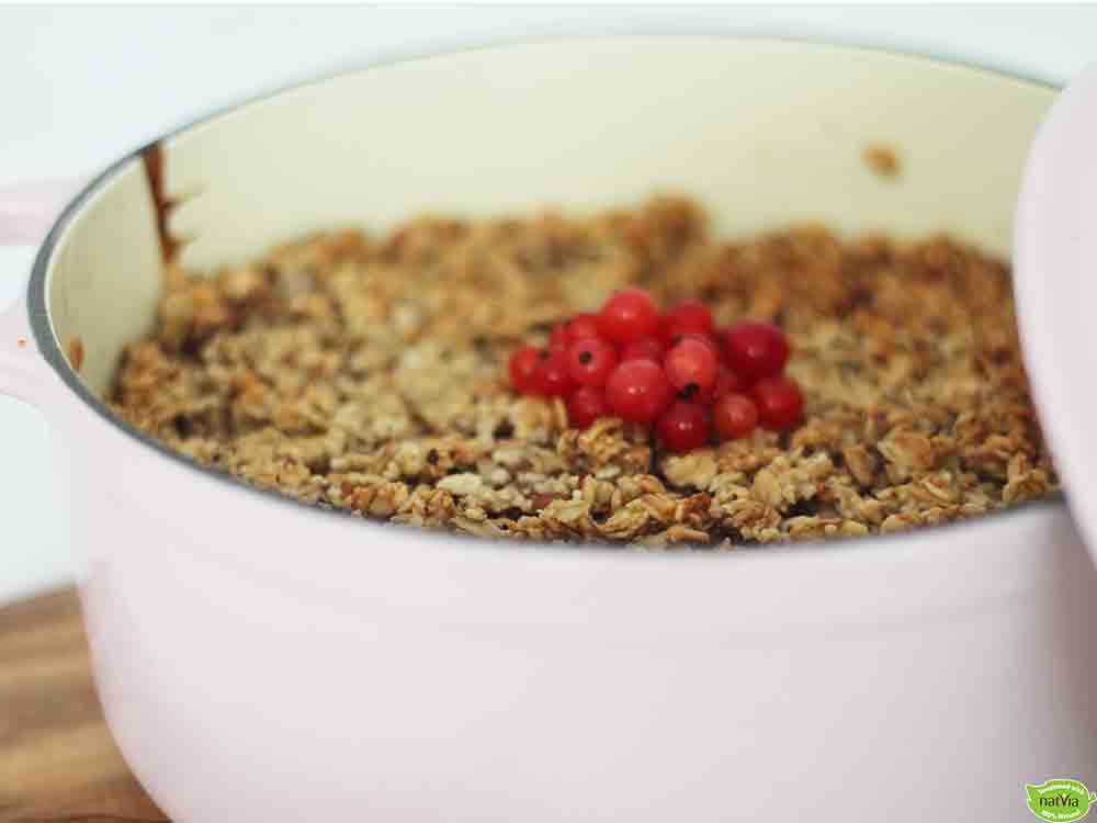 APPLE AND REDCURRANT CRUMBLE