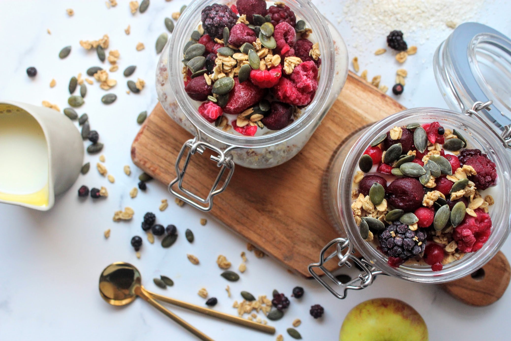 APPLE & BERRY BIRCHER MUESLI