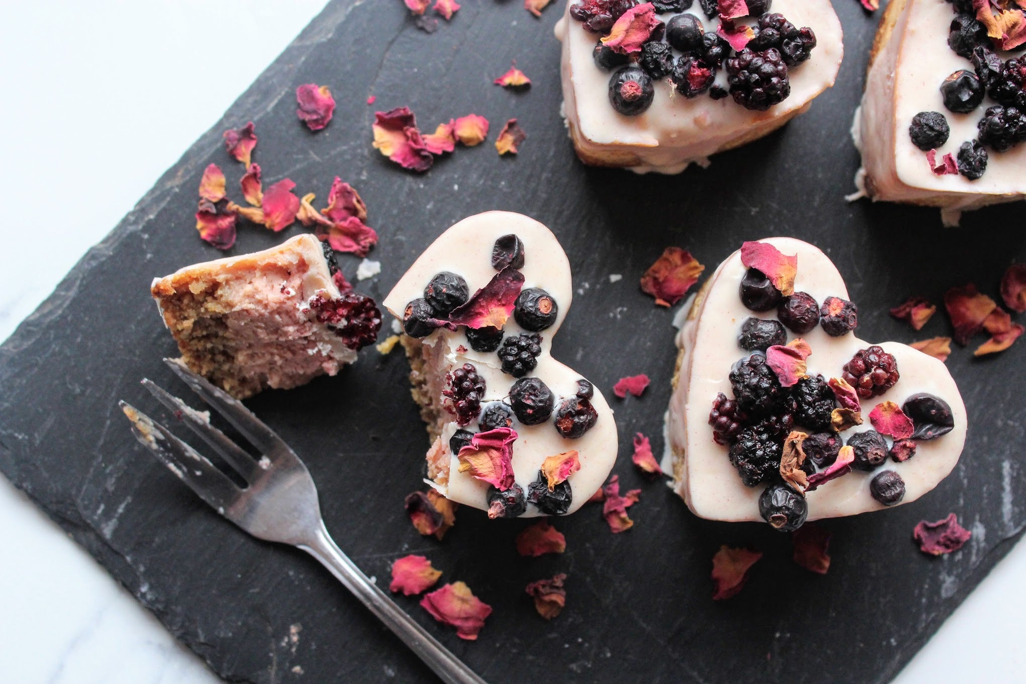 BERRY HEART CHEESECAKES