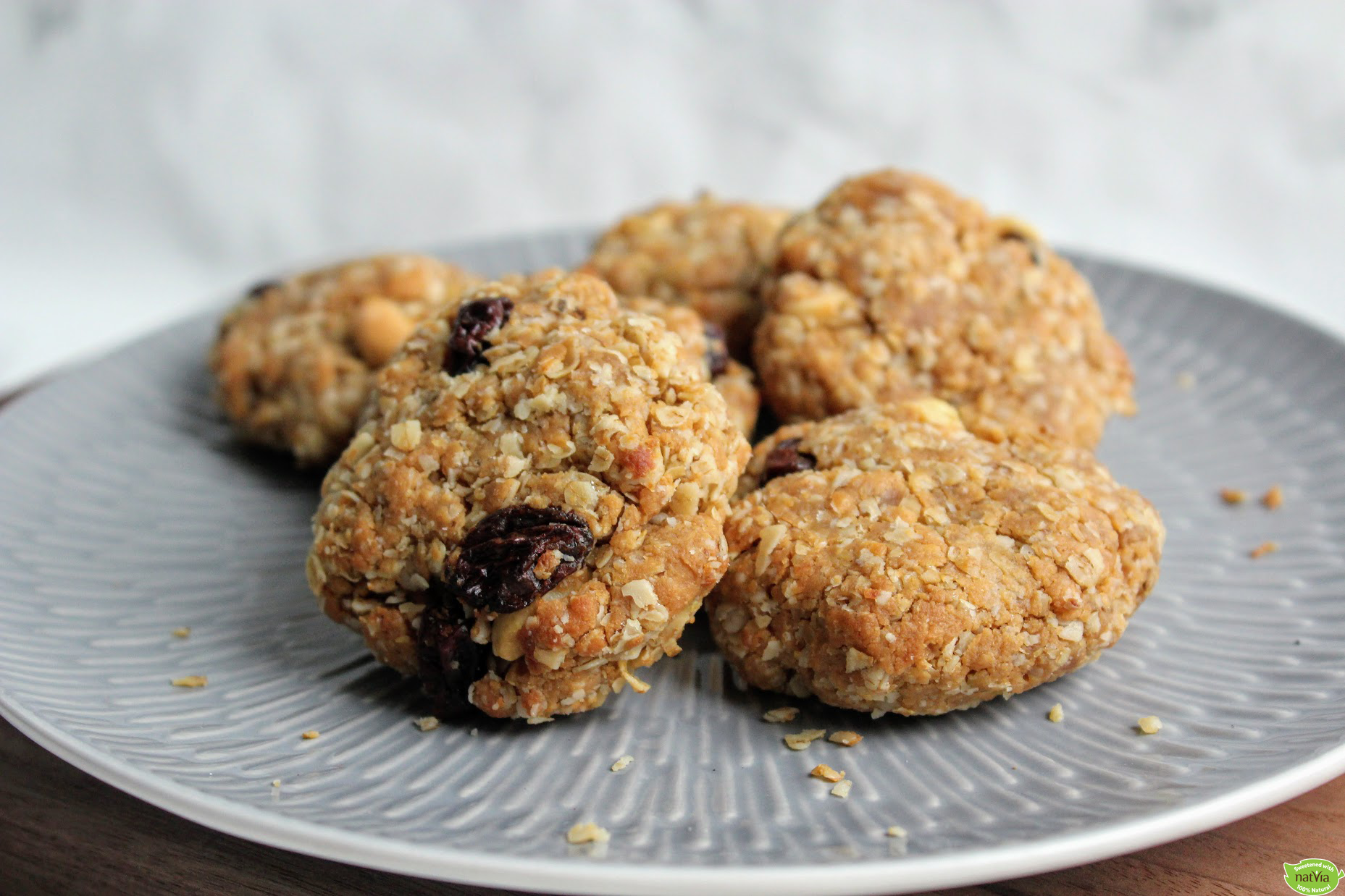 CRUMBLY RAISIN & PEANUT BUTTER COOKIES
